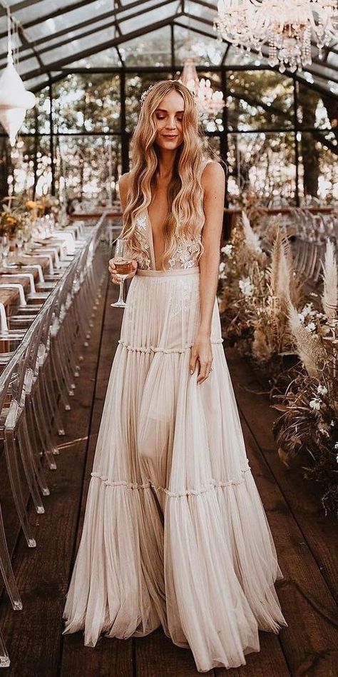 Chic Bridal Dress, Boho Style Wedding Dress, Wedding Dress Gallery, Boho Styl, Wedding Silhouette, Boho Style Wedding, Bohemian Mode, Rustic Wedding Dresses, Bohemian Wedding Dress