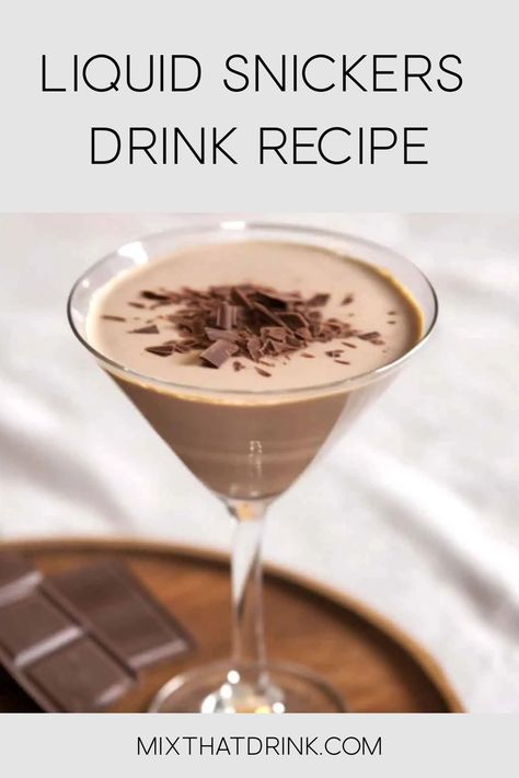 If the idea of turning a Snickers bar into alcoholic liquid repulses you, stop reading immediately. The Liquid Snickers cocktail is just what it sounds like. Snickers Cocktail, Snickers Drink, Bar Shots, Chocolate Cocktails, Chocolate Martini, Snickers Bar, Happy Hour Drinks, Creative Desserts, Vodka Drinks