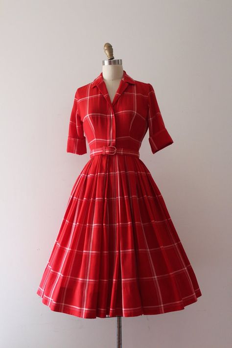 1950s Fashion Aesthetic, Fashion Lessons, Chick Dress, Monday Fashion, 40s Mode, Advertising Clothing, Hoodie Outfits, Plaid Party, Vestidos Retro