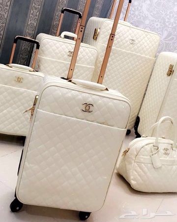 Classy Handbags For Women, Women Hand Bags, Trending Bags, Backpack Luxury, Purse Aesthetic, Purse Luxury, Purses For Women, Girly Bags, Luxury Purses