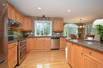 Kitchen with too much Oak! - Houzz Kitchen Cabinet Inspiration, Oak Kitchen Cabinets, Kitchen Wall Colors, Oak Kitchen, Oak Color, Stainless Steel Appliances, Paint Ideas, Kitchen Colors, Kitchen Wall