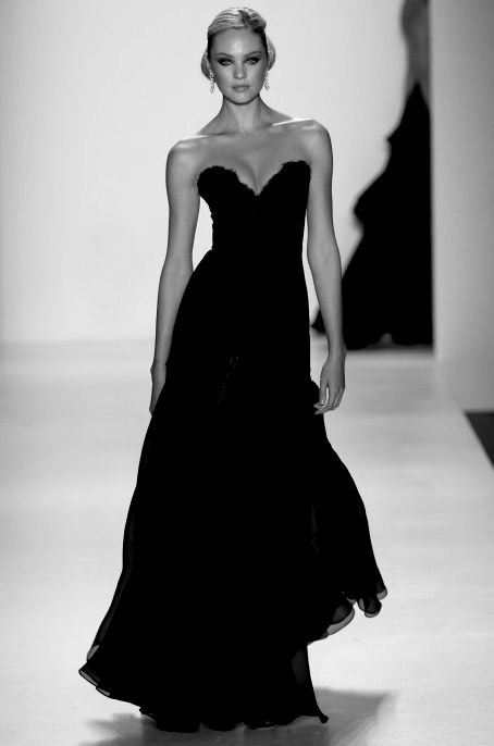 gorgeous dress Candice Swanepoel Black Dress, Candice Swanepoel Runway, Runway Black And White, Black Gowns, Candice Swanepoel, Black Gown, Hello Gorgeous, Gorgeous Gowns, Lovely Dresses