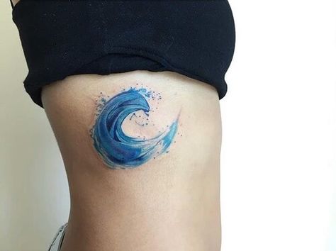 Watercolor wave tattoo, rib tattoo, wave tattoo, watercolor tattoo.. i love this Tattoo Wave, Family First Tattoo, Wave Tattoo Design, Country Turkey, See Tattoo, Becoming A Tattoo Artist, Watercolor Wave, Wave Tattoo, Tattoo Zeichnungen