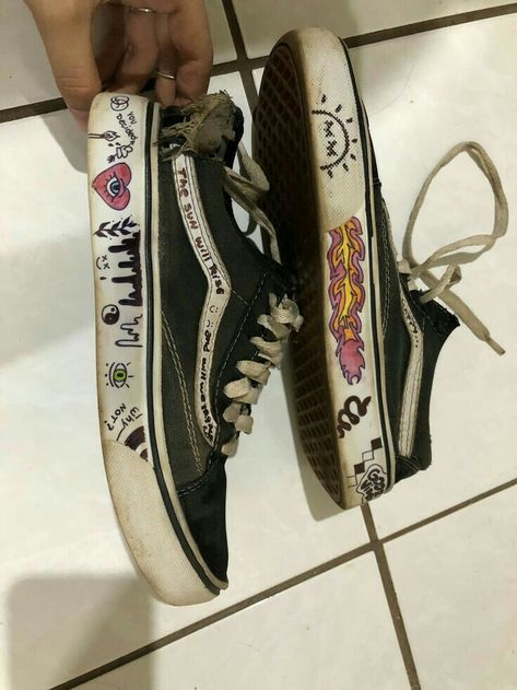 Grunge Shoes, Custom Converse, Aesthetic Shoes, Swag Shoes, Shoe Art, Diy Shoes, Painted Shoes, Sneakers Outfit, Aesthetic Grunge