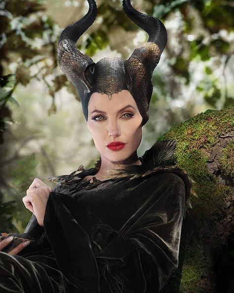 Maleficent Aesthetic, Maleficent Art, Maleficent Cosplay, Angelina Jolie Movies, Maleficent 2014, Maleficent 2, Angelina Jolie Maleficent, Maleficent Movie, Disney Maleficent