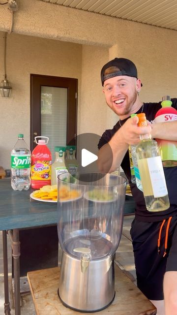 Gin Pineapple, Party Drinks Alcohol, Jungle Juice, Cherry Limeade, Party Punch, Drinks Alcohol, Alcohol Drinks, Alcohol Drink Recipes, Adult Drinks