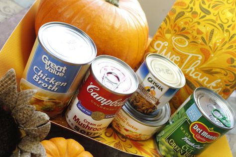 Thanksgiving Baskets For The Needy, Thanksgiving Donation Box Ideas, Thanksgiving Dinner Basket, Thanksgiving Basket Ideas, Thanksgiving Food Basket, Dinner Gift Basket, Thanksgiving Baskets, Dinner Gifts, Food Donation