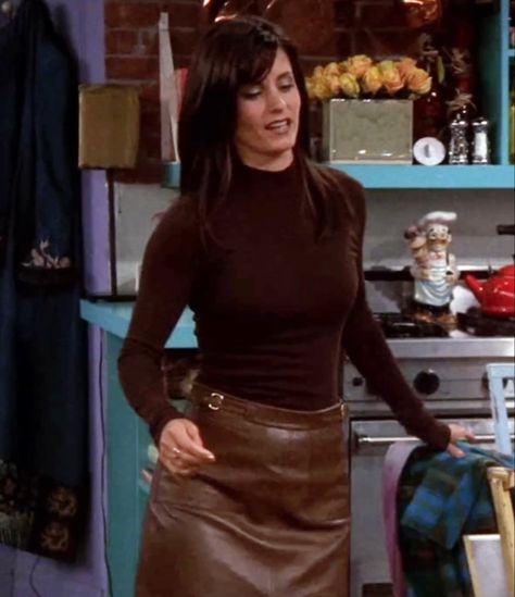 90s Fashion Office Outfits, Monica Geller 90s Outfits, Monica Geller Fall Outfits, 00s Office Fashion, Monica Friends Outfits, 90s Office Fashion, Monica Geller Style, Monica Geller Outfits, Monica Gellar