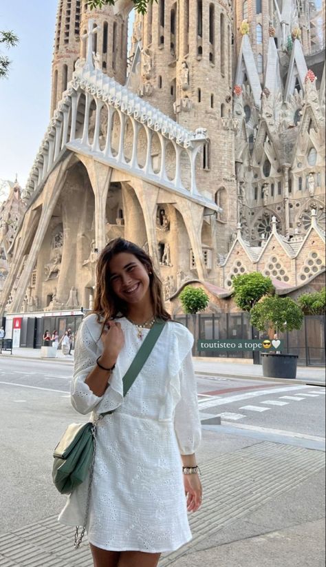 Barcelona spain, spain travel, barcelona aesthetic, la sagrada familia, Barcelona travel Women Travel Outfits, Travel Day Outfit, Summer Travel Outfit, Comfy Travel Outfit Summer, Stylish Travel Outfit, Barcelona Aesthetic, Italian Summer Outfits, Summer Outfits 2024, Europe Outfits