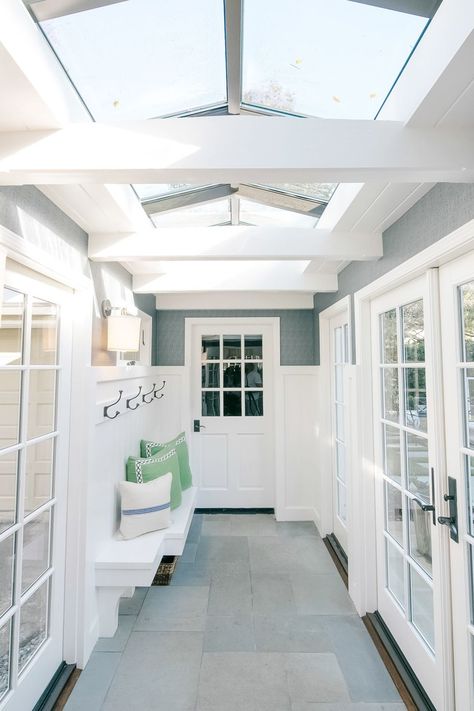 33 Gorgeous Mudrooms That'll Inspire You to Revamp Your Own Sunroom Extension, Ford Interior, Mudroom Ideas, Light Gray Paint, Oak Trim, Apartment Decoration, Mudroom Design, Mobil Home, Home Addition