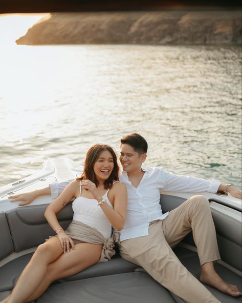 Yacht Photoshoot, Boat Photoshoot, Boat Pose, Couple Picture Poses, Couple Photoshoot, Couple Shoot, Diy Art Painting, Couples Photoshoot, Wedding Shoot