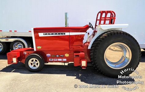 Sweet Farmall Pulling Trucks, Tractor Pulls, Truck Pulling, Garden Tractor Pulling, School Model, Truck And Tractor Pull, Pulling Tractors, International Harvester Tractors, Truck Pulls