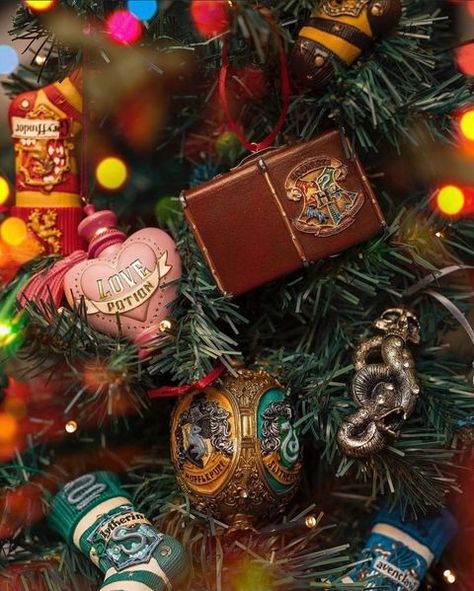 Harry Potter Christmas Ornaments, Harry Potter Christmas Decorations, Geek Christmas, Harry Potter Ornaments, Harry Potter Christmas Tree, Hogwarts Christmas, Harry Potter Room Decor, Harry Potter Decor, Christmas Decorations For Kids