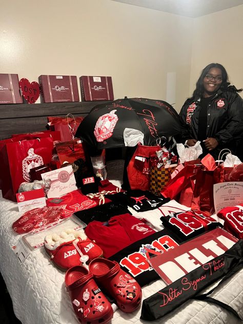 Delta Sigma Theta Bedroom Ideas, Probate Outfits Greek, Delta Sigma Theta Outfits Ideas, Delta Probate Outfit, Delta Sigma Theta Room Decor, Dst Reaction Post, Delta Sigma Theta Crossing Gifts, Dst Outfits, Dst Photoshoot