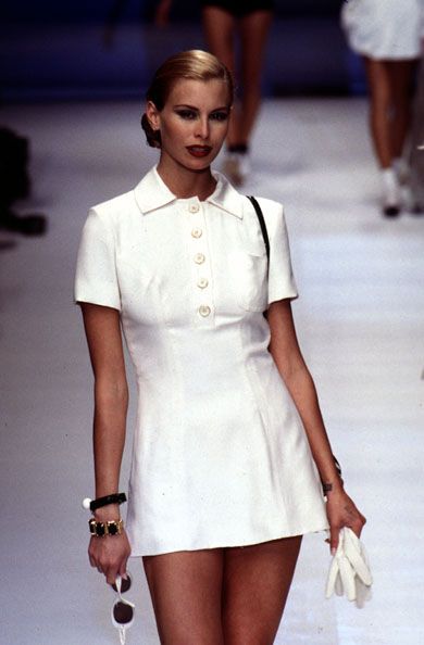 Christian Dior Runway Show SS 1996 Dior White Dress, Christian Dior Runway, Niki Taylor, 90s Runway Fashion, Runway Fashion Couture, Vintage Runway, Runway Outfits, Estilo Preppy, John Galliano