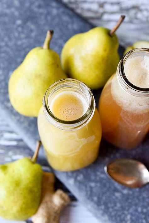 Pear Juicing Recipes, Pear Juice Recipes, Ginger Muffins, Diy Juice, Pear Ginger, Bartlett Pears, Vegan Caramel, Pear Juice, Strawberry Juice