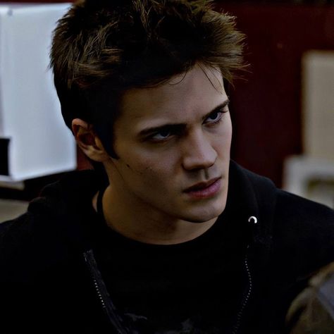 Jeremy From Vampire Diaries, Jeremy Gilbert Season 1, Jeremy Vampire Diaries, Tvd Season 1, The Vampire Diaries Jeremy, Steve R Mcqueen, Vampire Diaries Season 1, Jeremy Gilbert, Steven Mcqueen