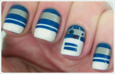 R2D2 Manicure Geeky Nail Art, Star Wars Nail Art Easy, Bb8 Nails, Star Wars Nails Simple, R2d2 Nails, Star Wars Nail Art, Geeky Nails, Star Wars Nails, Nail Art Disney