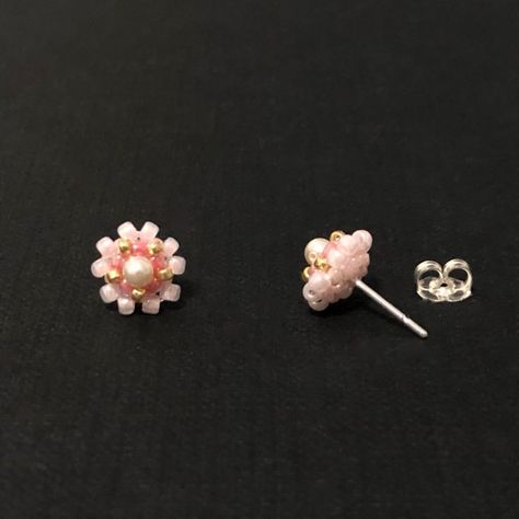 Stud Beaded Earrings, Beaded Stud Earrings Tutorial, Diy Earrings Studs, Bead Stud Earrings, Beaded Stud Earrings, Flower Types, Jewels Diy, Diy Beaded Rings, Beaded Earrings Tutorials