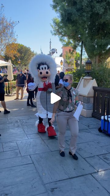 𝙈𝙞𝙜𝙪𝙚𝙡 on Instagram: "Clarabelle Cow is ready for the winter too! Notice the jingle bell instead of a cow bell 
.
#gentlemansdisney #disney #disneyig #disneygram #disneyside #disneyaddict #disneyfan #disneylife #disneyland #disneylandpark #disneylandtoday #disneylandresort #DisneyParks #reels #disneyreels #instagramreels" Clarabelle Cow Disney, Frontierland Disney World, Tinkerbell Disneyland, Matterhorn Bobsleds Disneyland, Clarabelle Cow, Frontier Land Disneyland, Disney Side, Disneyland Park, Cow Bell