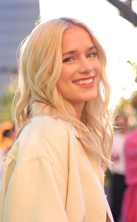 Elizabeth Lail, I Fall To Pieces, Instagram Photography, Girl Crushes, Fav Celebs, Character Aesthetic, Woman Crush, Gossip Girl, Follow For More