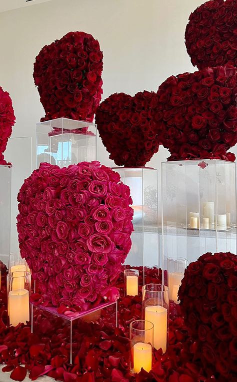 Kylie Jenner Valentines Day, Khloe And Kourtney, All The Kardashians, Kylie Jenner House, Valentines Day Flowers, Valentines Surprise, Luxury Flower Bouquets, Instagram Roses, Romantic Surprise