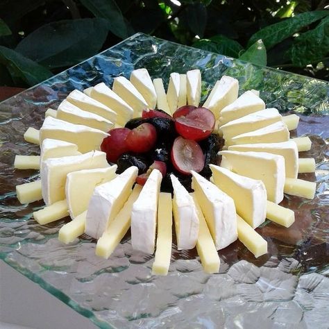 Food Appetizers Party, Decorações Com Comidas, Party Food Buffet, Front Porch Christmas Decor Ideas, Porch Christmas Decor Ideas, Porch Christmas Decor, Cheese Party, Front Porch Christmas, Food Appetizers