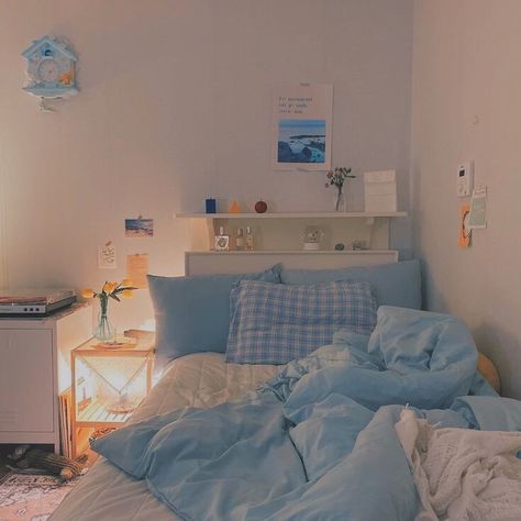 Blue Room Minimalist, Pastel Blue And White Bedroom, Cute Aesthetic Rooms, Hiasan Bilik Tidur, Pastel Room, Study Room Decor, Small Room Design, Redecorate Bedroom, Minimalist Room