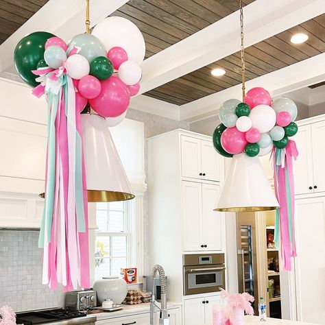 Pendant clusters + streamer strand accents = too cute! #balloonclusters #ballooncluster #balloonstylist | Instagram Balloon Garland Above Kitchen Island, Balloon Streamers, Charlie Boy, Balloon Clusters, Flower Bar, Setup Ideas, Summer Soiree, Mylar Balloons, March 8