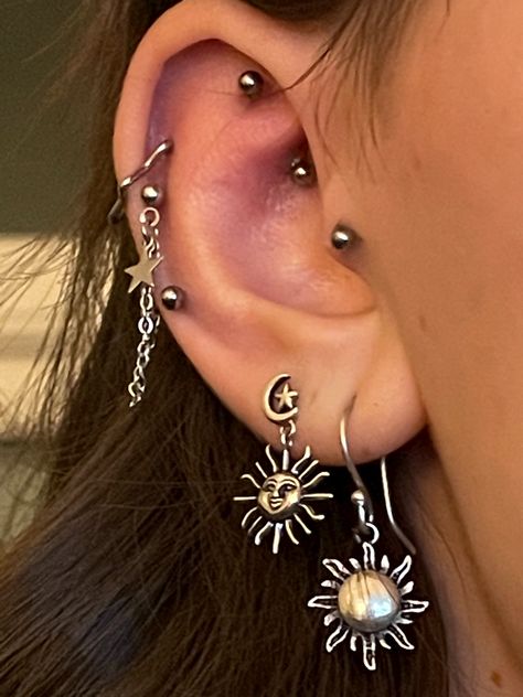 Double Ear Piercing Ideas, Low Back Tattoo, Helix Piercing Aesthetic Grunge, Helix Piercing Y2k, Low Helix Piercing, Ear Piercings Silver Grunge, Alt Ear Piercings Aesthetic, Double Helix Piercings, Goth Ear Piercings Grunge Jewelry