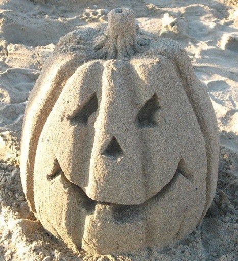 Pumpkin Sand Sculpture Two of my favourite things. Halloween and the beach. <3 Nautical Home Decorating, Halloween Meme, Coastal Fall, Fall Beach, Halloween Memes, Coastal Holiday, Carved Pumpkin, Halloween Countdown, Sand Sculptures