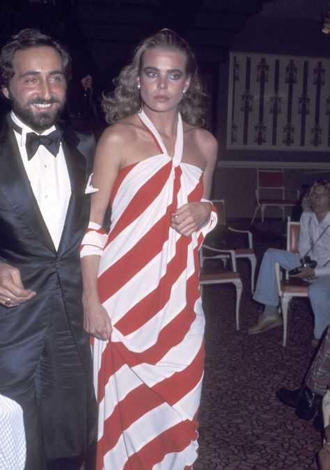 1976- Cosmopolitan.com Best Oscar Dresses, Margaux Hemingway, 1970 Dress, Halston Dress, Lauren Hutton, Asos Fashion, Best Red Carpet Looks, Goldie Hawn, Red Carpet Look