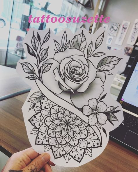 Mandala With Flowers Tattoo, Mandala Flower Drawing, Mandala Tattoo Flower, Floral Mandala Tattoo Design, Floral Com Mandala, Tattoo Ideas Mandala, Mandala Tattoo Design Women, Mandala Flower Tattoo, Tattoo Designs Black And White