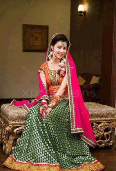 Stylish Mehndi Dresses Brides Mehndi, Henna Ceremony, Mehendi Dresses, Mehandi Dress, Pakistani Mehndi Dress, New Fashion Saree, Pakistani Brides, Mehndi Outfit, Pakistani Mehndi