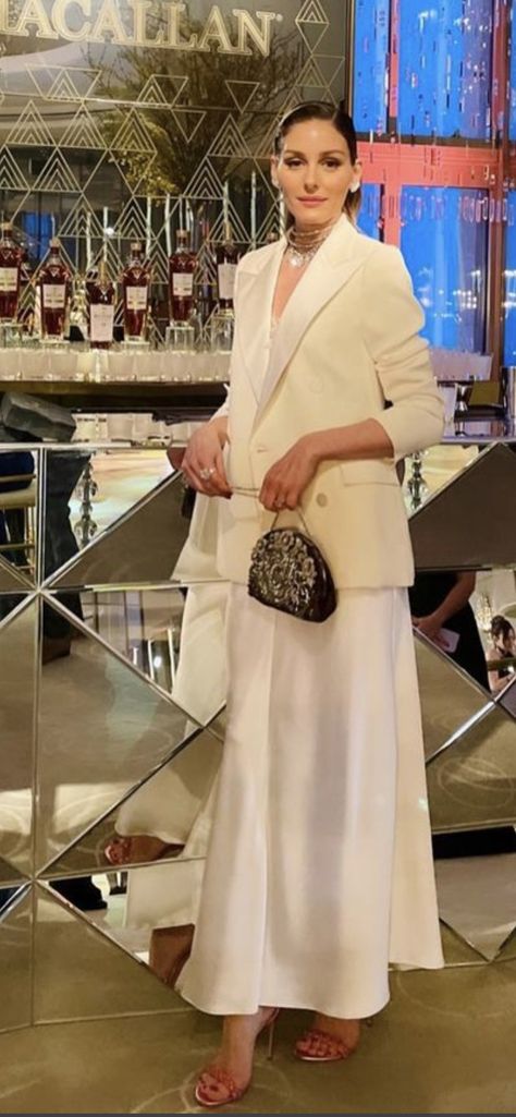 Olivia Palermo Wedding, Cream Blazer Outfit, White Blazer Outfits, White Skirt Outfits, Estilo Olivia Palermo, Olivia Palermo Lookbook, Celebrity Style Icons, Crystal Top, Olivia Palermo Style