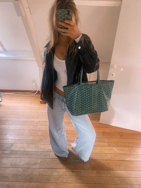 Green Goyard Bag Outfit, Green Goyard Tote Outfit, Green Tote Bag Outfit, Goyard Tote Outfit, Green Goyard, Green Bag Outfit, Tote Bag Outfit, Homemade Perfume, Goyard Tote