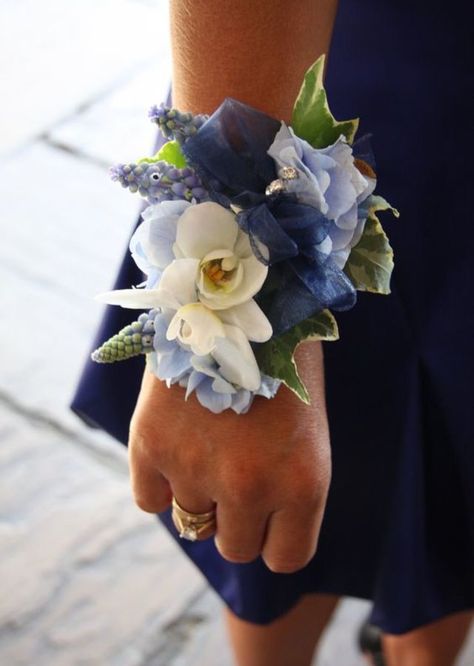 Homecoming Bouquets, Dress Grad, Corsage Flowers, Wristlet Corsage, Prom Flowers Corsage, Dance Flowers, Blue Corsage, Brooch Boutonniere, Homecoming Flowers