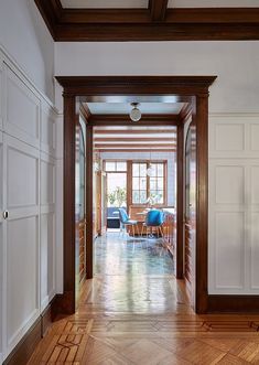 Panelling Styles, Victorian Panelling, House Flips, American Bungalow, 1900s Home, Diy Sideboard, Parlor Floor, Parlor Room, Dark Trim