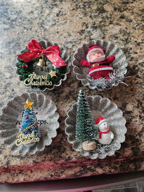 Tart Tin Ornaments Christmas Decorations, Tart Tin Ornaments Diy, Vintage Muffin Tin Ideas, Tart Tin Crafts, Jello Molds Repurposed, Tart Ornaments, Tart Tin Ornaments, Christmas Assemblage, Tart Tins