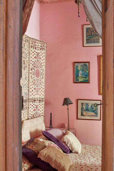 Christophe Gollut's Gran Canaria Island Home | Photo credit: Mark Luscombe-Whyte for Cabana N16 Bed Inspiration, Color House, Pink Rooms, Cabana Magazine, Winter Retreat, Bohemian House, Beautiful Dining Rooms, House Bedroom, Pink Interior