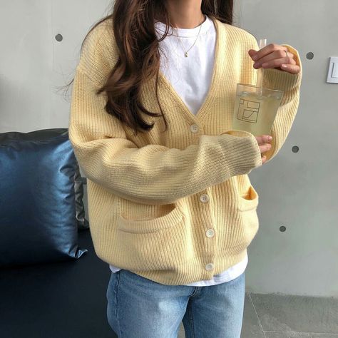 Pompompurin Inspired Outfit, Ootd Cardigan Crop, Pompompurin Outfit, Yellow Cardigan Outfit, Yellow Cardigan Outfits, Outdoor Fits, Winter Cardigan Outfit, Airport Fashion Kpop, Teen Swag Outfits