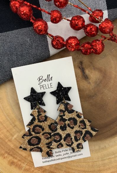 Glitter Christmas Tree, Handmade Leather Jewelry, Diy Leather Earrings, Leather Jewelry Diy, Holiday Earrings, Buffalo Plaid Christmas, Glitter Earrings, Diy Cricut, Holiday Earring