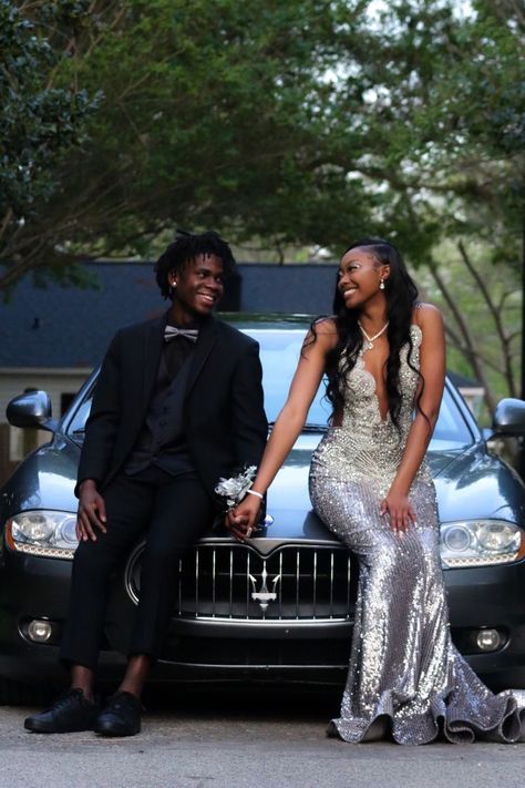 Black And Silver Homecoming Dress, Silver Prom Black Couple, Silver And Black Prom Couple, Sliver Prom Couples, Silver Prom Looks Black Couple, Prom Couples Silver, Silver Prom Couple Outfit, Silver Prom Dress Couple, Homecoming Pictures Black People