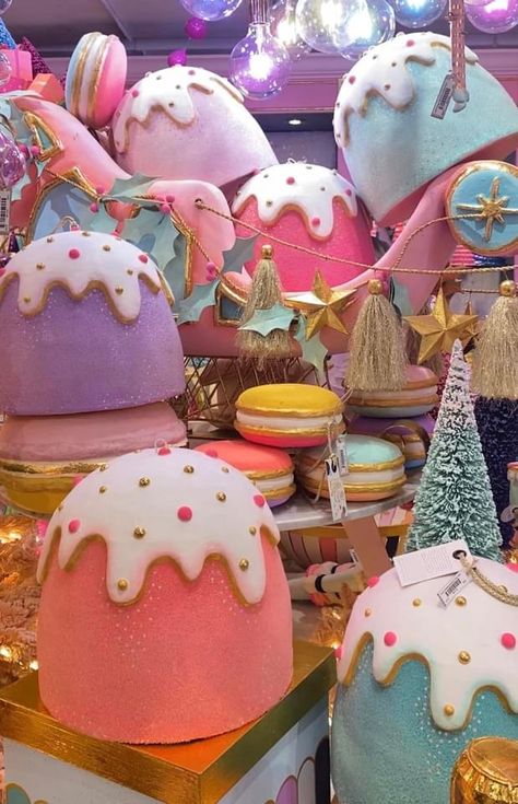 Christmas Gumdrops Decor, Candyland Winter Wonderland, Diy Candy Store Display Ideas, Winter Candy Land Christmas Decorations, Nutcracker Land Of Sweets Decorations, Christmas Decor Candy Theme, Candy Christmas Theme, Extreme Christmas Decorations, Candyland Christmas Party