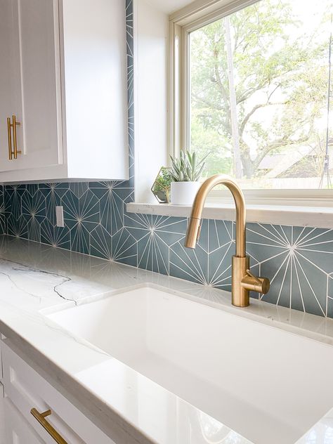 Modern kitchen design with starburst hexagon tile backsplash and gold hardware  #modernkitchen #kitchendesign #kitchenideas #kitcheninspiration #kitchenremodel #kitchenredesign  @flooranddecor Starburst Tile, Cement Tile Backsplash, Hexagon Tile Backsplash, Gold Kitchen Faucet, Hexagon Tile, Kitchen Redesign, Story Design, Kitchen Design Modern White, Modern Kitchen Design Open Concept