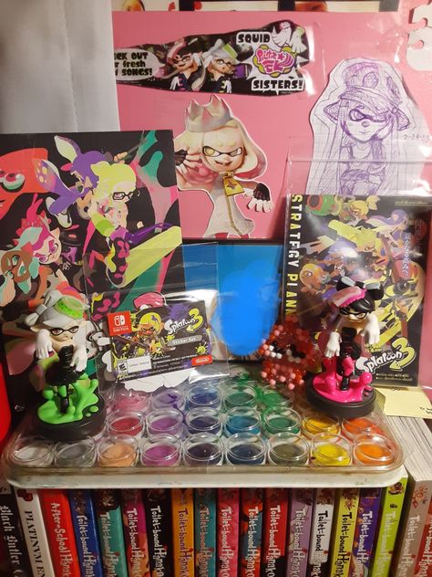 I've been cleaning my room for soooo long I don't wanna do it anymore I'm bored Splatoon Themed Room, Splatoon Room Ideas, Splatoon Room Decor, Splatoon Bedroom, Nintendo Room Decor, Splatoon Room, Nintendo Room, Nintendo Splatoon, Callie And Marie