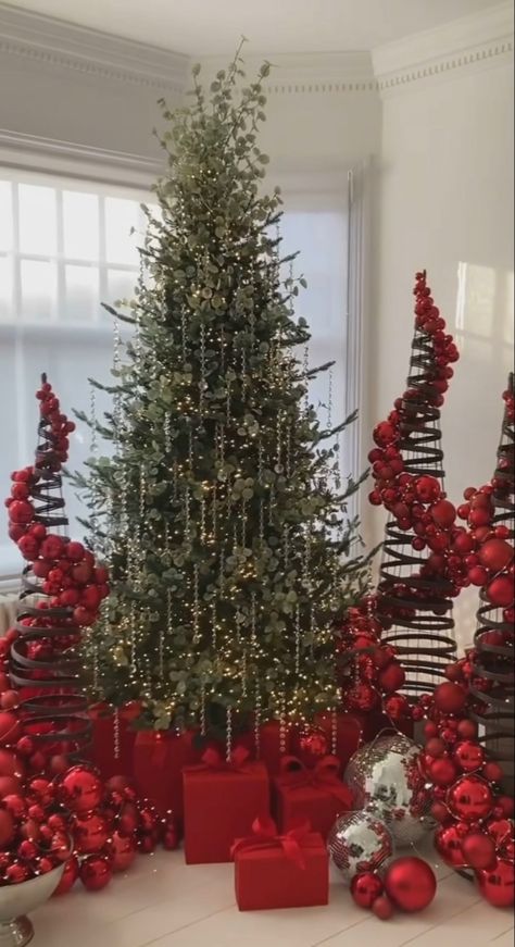 Diy Christmas Decorations Outdoor, Christmas Tree Ideas Red, Christmas Tree Ideas 2023, Decoration Ideas Christmas, Tree Ideas Christmas, Ideas Christmas Tree, Christmas Tree Nails, Gold Christmas Decorations, Thanksgiving Diy