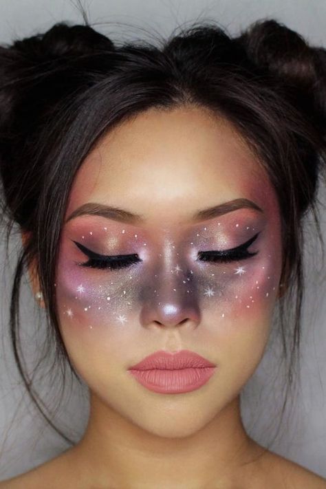 Celestial Makeup Is Up 158% on Pinterest — and It’s Perfect For Halloween #beauty #makeup Celestial Makeup, Alien Make-up, Fantasy Make-up, Alien Makeup, Halloweenský Makeup, Halloween Make-up Looks, Galaxy Makeup, Halloween Beauty, Cute Halloween Makeup