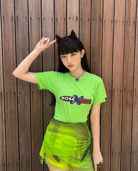 Green outfit NewJeans Haerin Powerpuff Girl, New Jeans Style, Dara Kpop, Cat Icon, Green Outfit, My Chemical, Stage Outfits, Kpop Wallpaper, Kpop Girl Groups