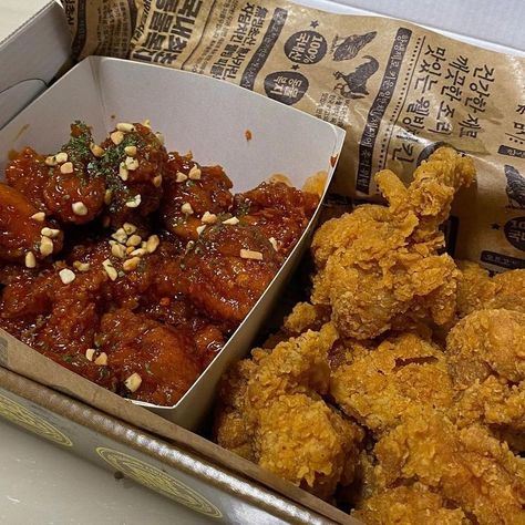 korean fried chicken, food lover, food, korean recipes, korean chicken, recipes, korean restaurant Crunchy Fried Chicken, Snacks Japonais, Korean Fried Chicken Recipe, Best Korean Food, Fried Chicken Recipe, Korean Fried Chicken, Delicacy Food, Food O, Sweet Chili Sauce